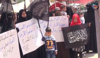 Wilaya Syrien: Frauen Demonstration in der Stadt Idlib um Ost-Ghouta zu unterstützen und die chemische Attacken zu denunzieren