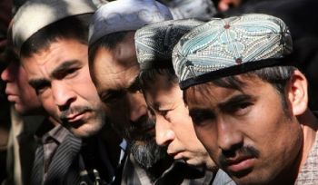 Begünstigt durch das kapitalistische System verschärft sich das demographische Genozid an den Uygur Muslimen