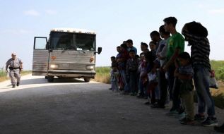 امریکا پانزده‌صد کودکِ مهاجر را گم و در عین حال مسئولیت قانونی آنان را رد می‌کند