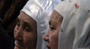 رژیم نظربایوف، زنان مسلمان را از پوشیدن حجاب در مکاتب منع می کند