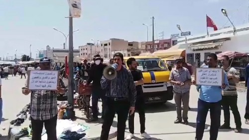 Tunus Vilayeti: Camilerin Kapalı Kalışını Kınama Gösterisi