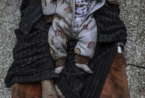 Gazze Aç ve Susuz Bir Halde Orucunu Açtı ve Çocuklarının Kanları İçinde Gecesini İbadetle Geçirdi