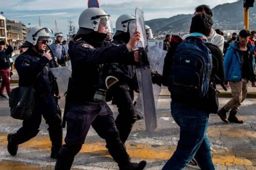 Yunanistan’daki Göçmenler, Milliyetçiliğin Çürümüş Gerçekliğini Ortaya Koyuyorlar