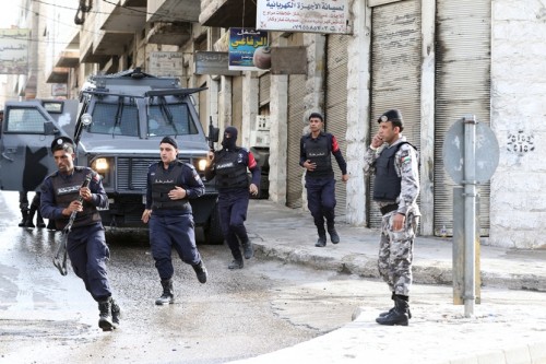 Ürdün’deki Baskıcı Rejimin Güvenlik Güçleri, Kesintisiz Bir Şekilde Gazze’ye Askeri Müdahale Çağrısı Yapan Hizb-ut Tahrir’in İki Gencini Acımasızca Gözaltına Aldı